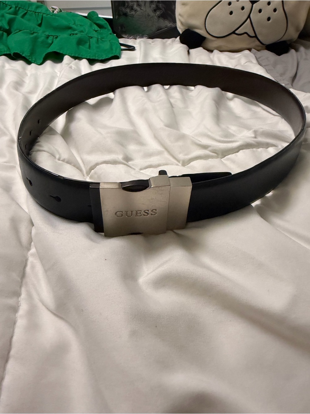 GUESS Black Leather Men’s Belt with Silver Logo Buckle